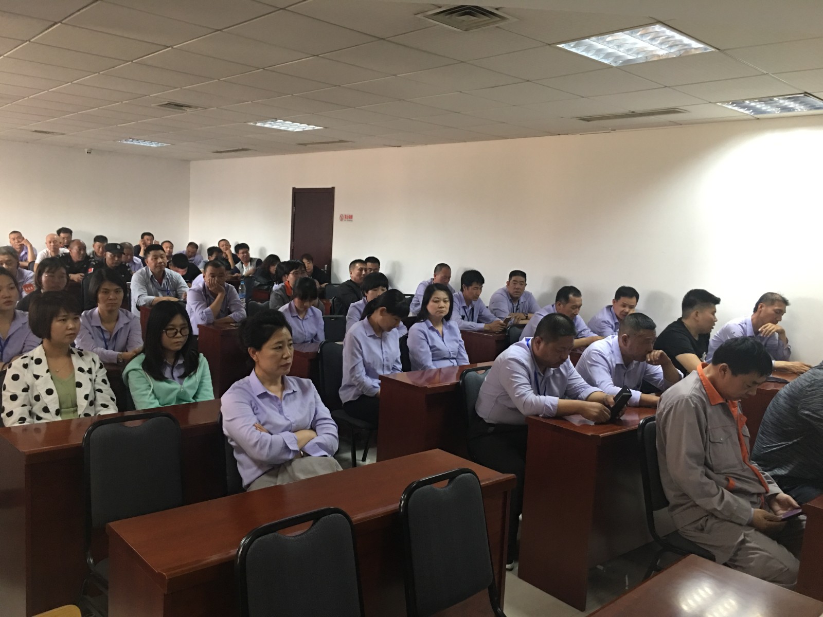 93050353.jpg 93050353.jpg